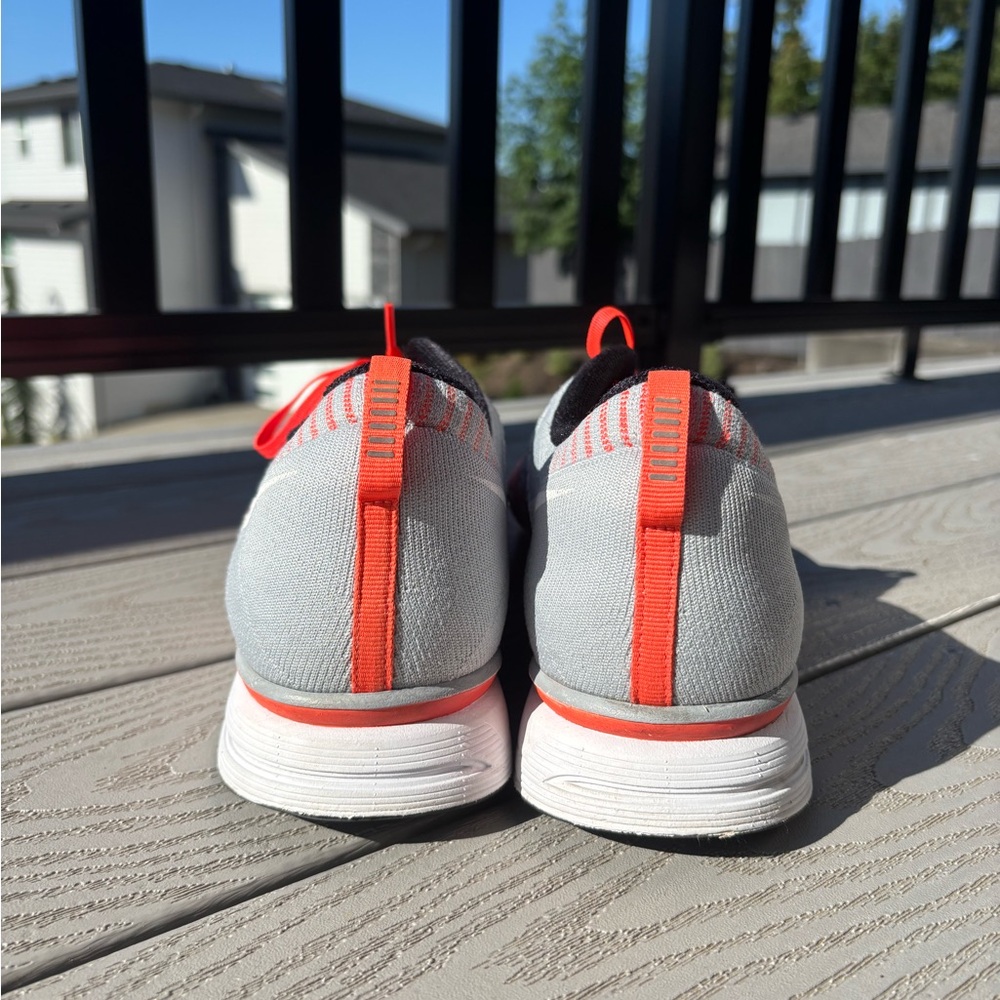 2013 Nike Flyknit Trainer Mens Size 14 Light Grey Coral Red Running (532984-613) - Picture 9 of 10